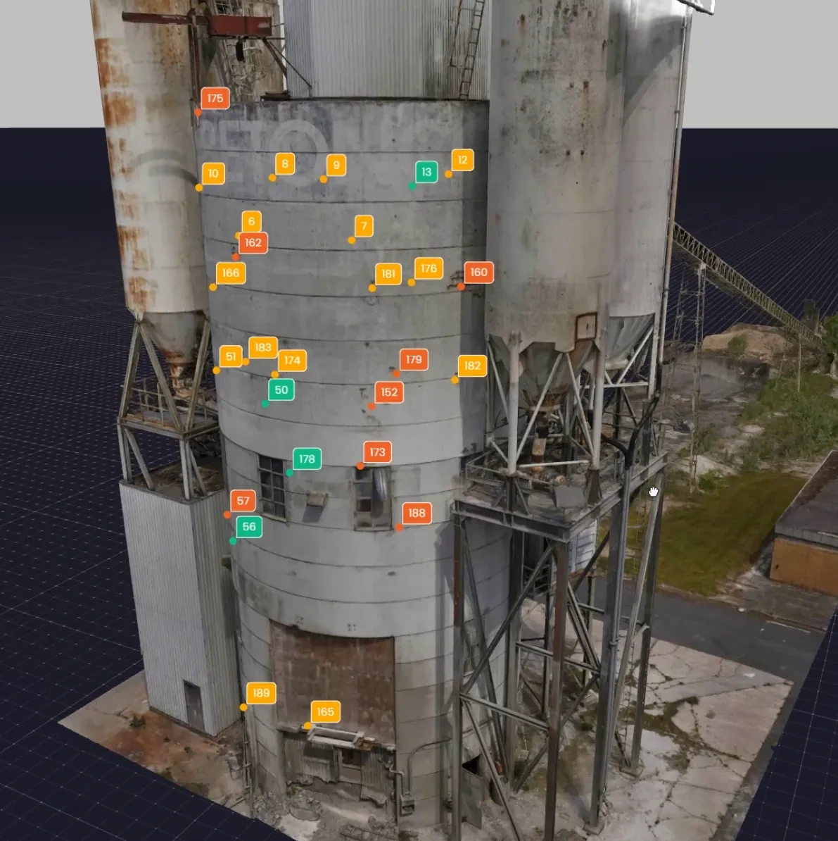 A vertical industrial silo model displays colored markers at selected inspection locations